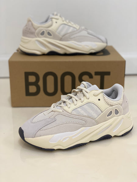 Yeezy 700 Analog